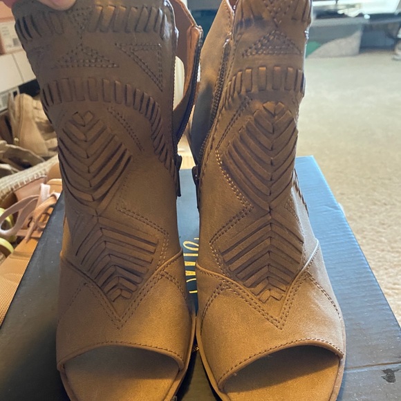 Universal thread open toe booties - Picture 1 of 3